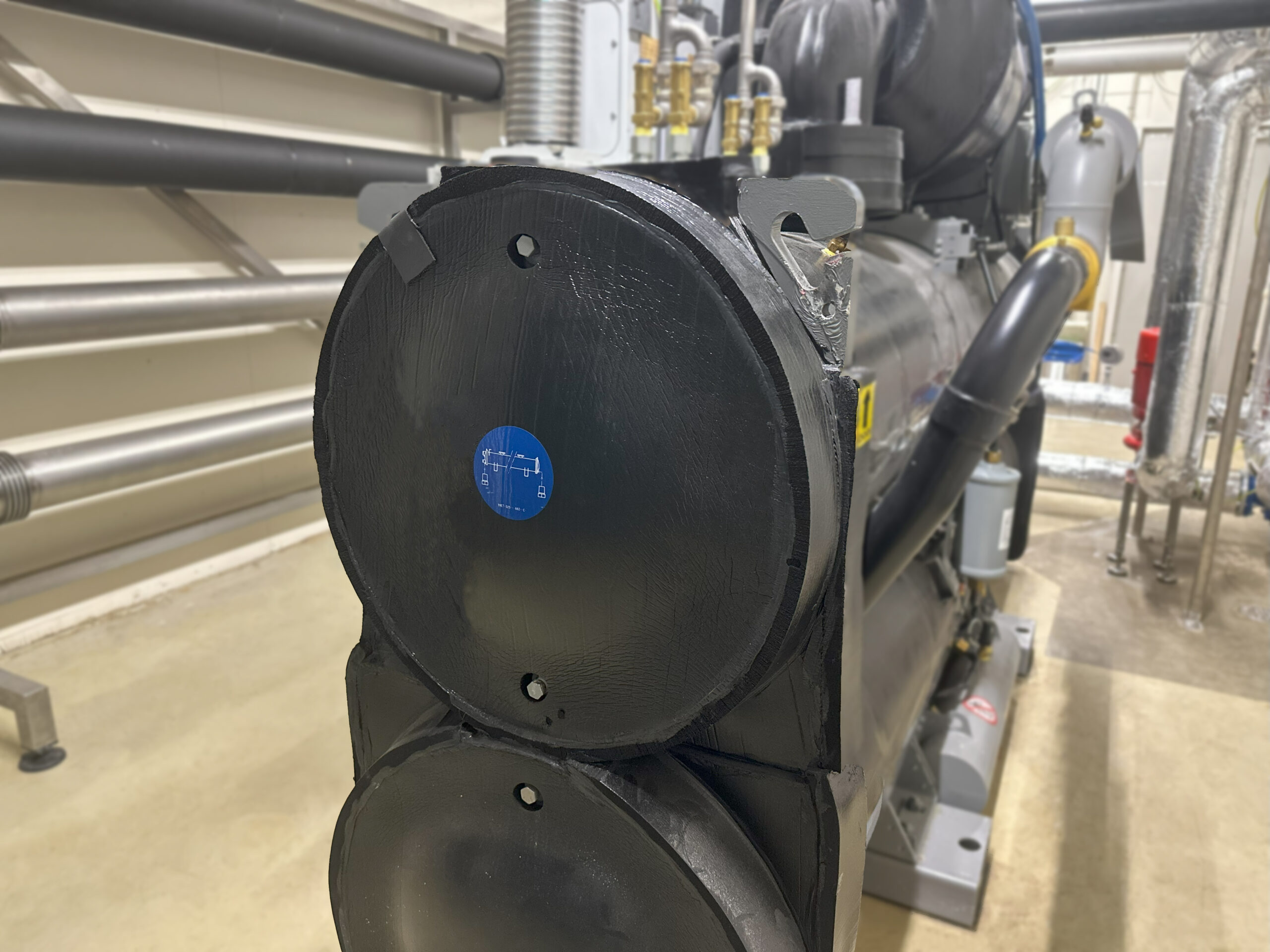 700 kW lämpöpumppu osana teollisuuslaitoksen lämmöntalteenottojärjestelmää