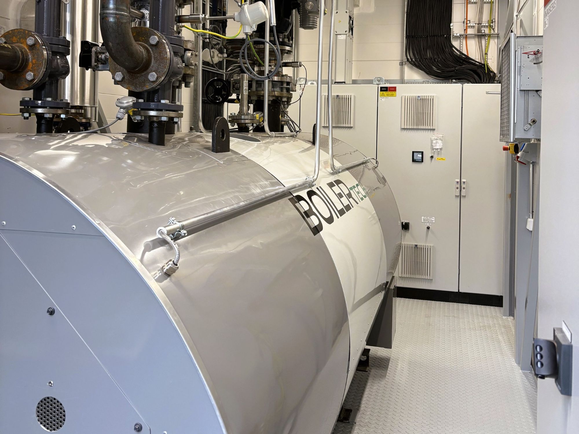 3 MW kuumavesikattila konttiratkaisussa